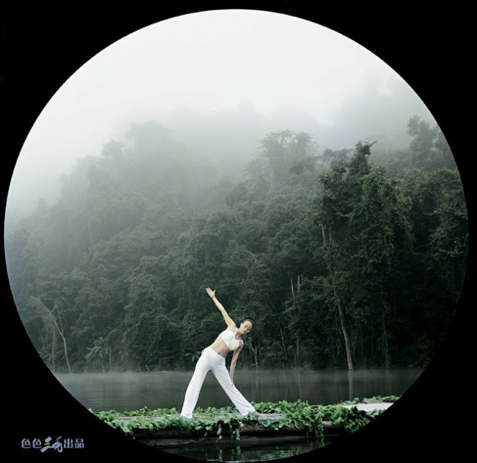 中国最美瑜伽女神妖娆裸背空灵出境(2)_PS家