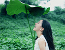 打造清新淡雅的绿色外景写真照片