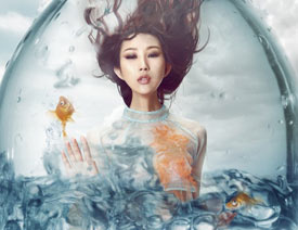PS创意合成玻璃瓶中被水淹没的美女