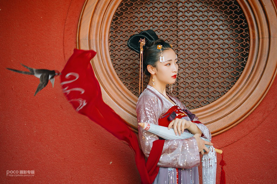 Photoshop给红墙古风美女添加纸张纹理效果,PS教程,PS家园网