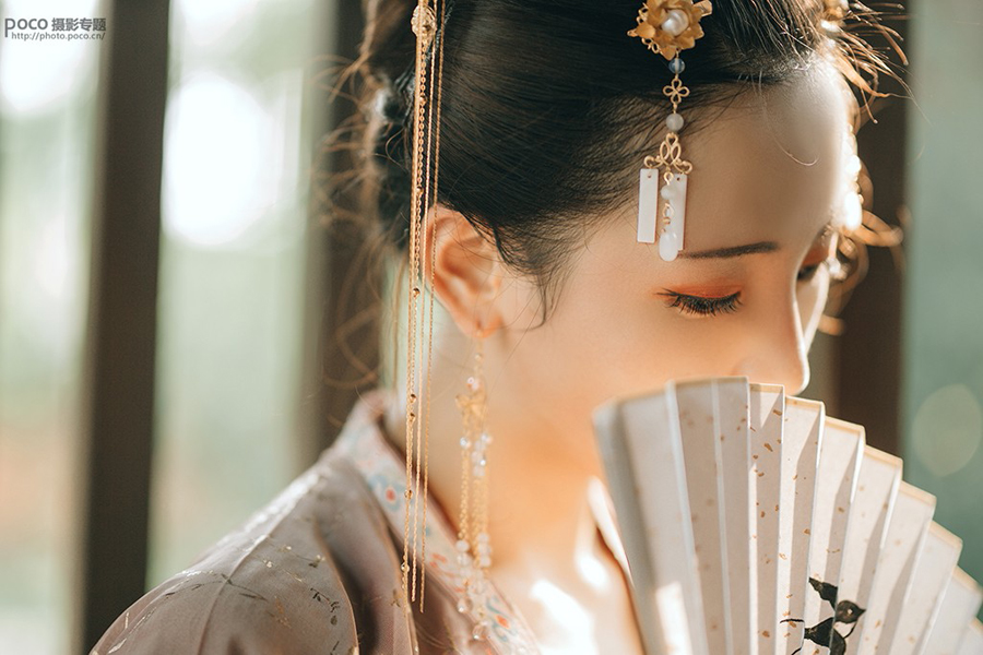 Photoshop给红墙古风美女添加纸张纹理效果,PS教程,PS家园网