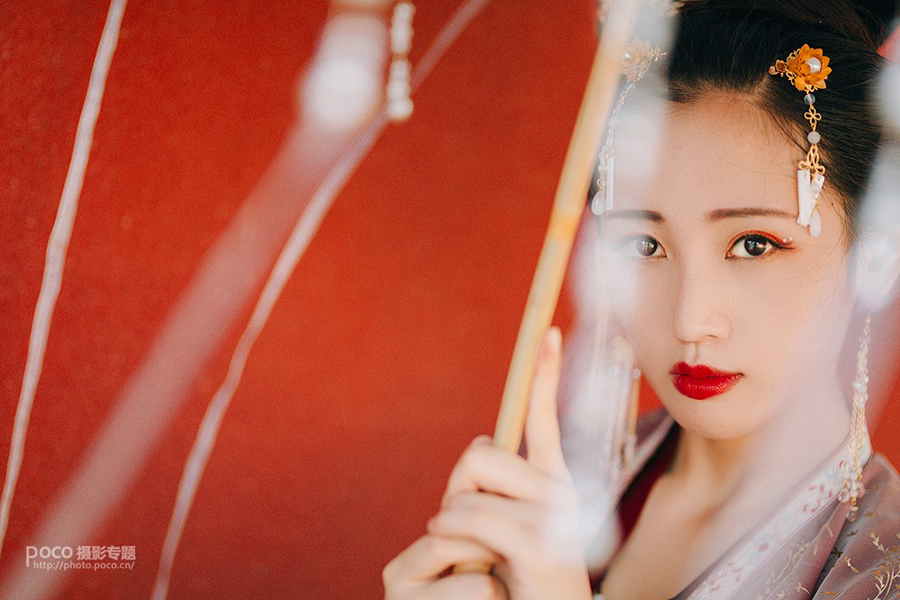 Photoshop给红墙古风美女添加纸张纹理效果,PS教程,PS家园网