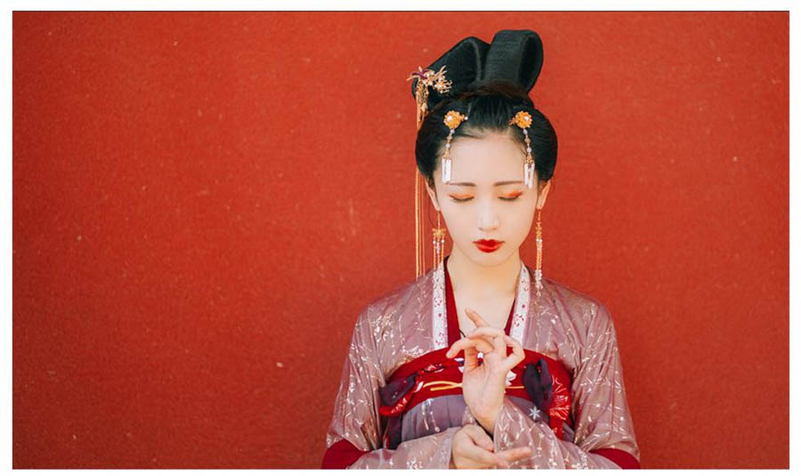 Photoshop给红墙古风美女添加纸张纹理效果,PS教程,PS家园网