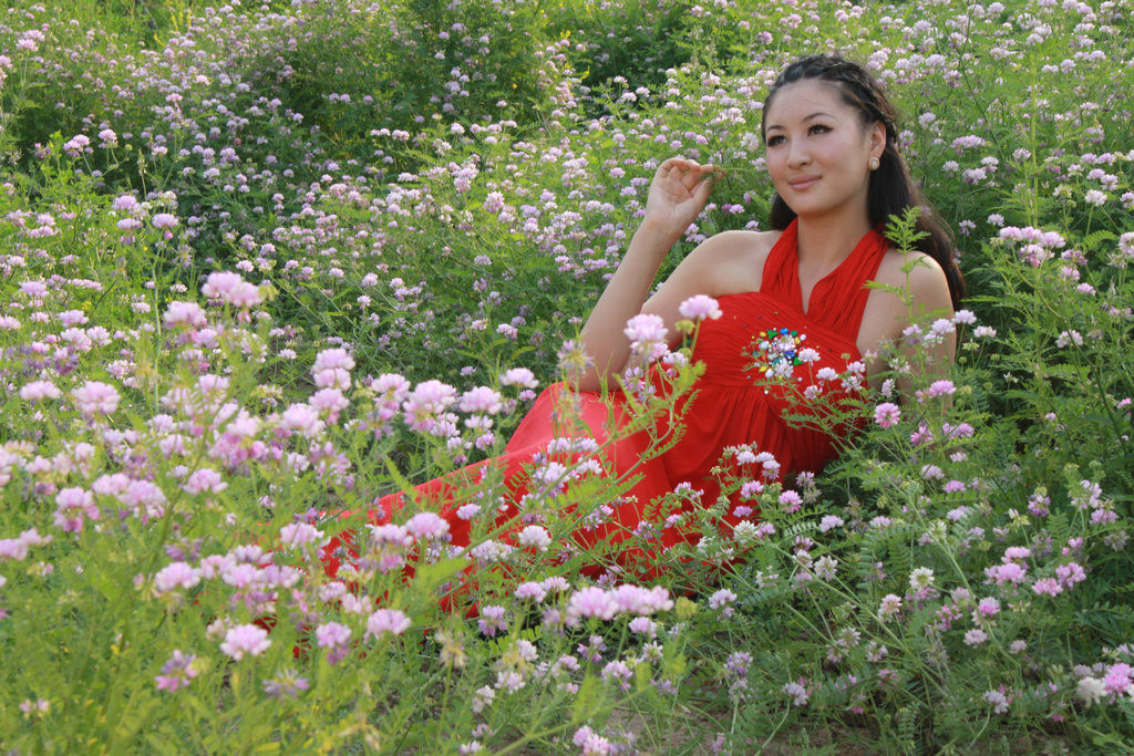 Photoshop给花园中的女孩添加丁达尔光线效果,PS教程,PS家园网