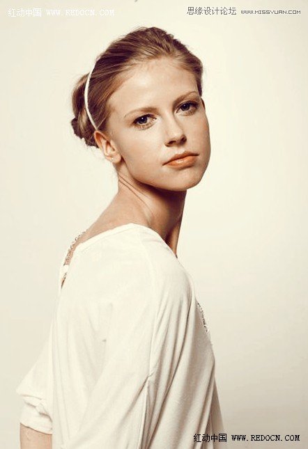 Photoshop调出室内人像照片淡黄色效果