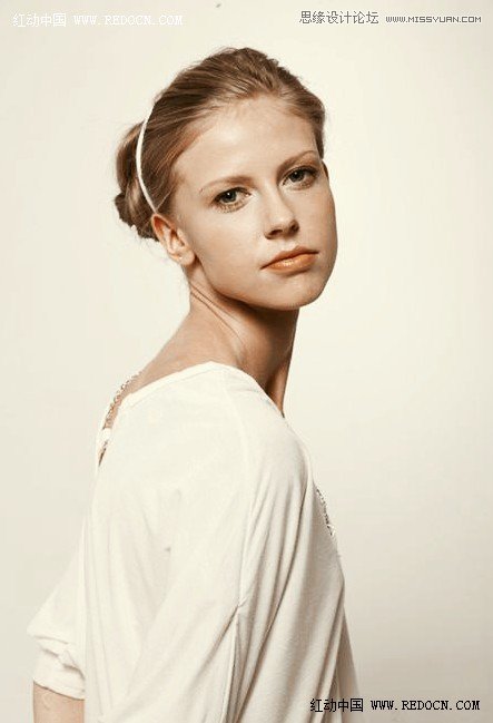 Photoshop调出室内人像照片淡黄色效果