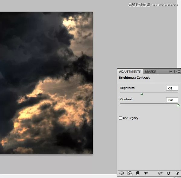 Photoshop合成在乌云密布中飞舞的天使
