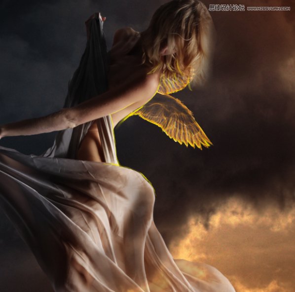 Photoshop合成在乌云密布中飞舞的天使