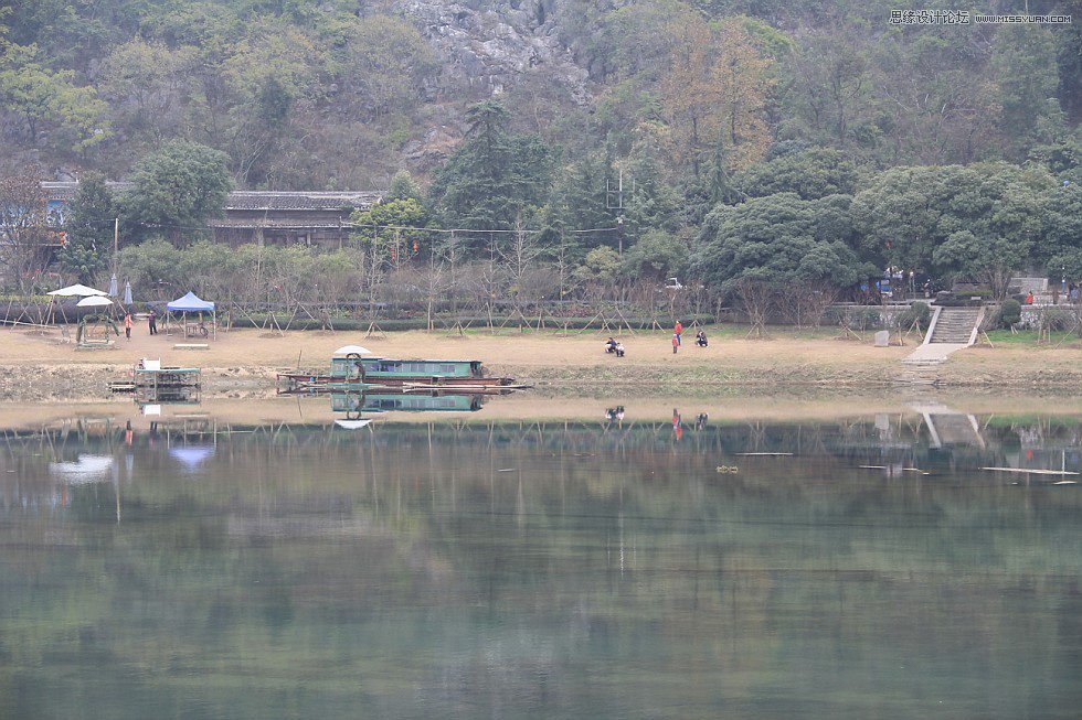 Photoshop结合滤镜纠正偏灰的风景照片