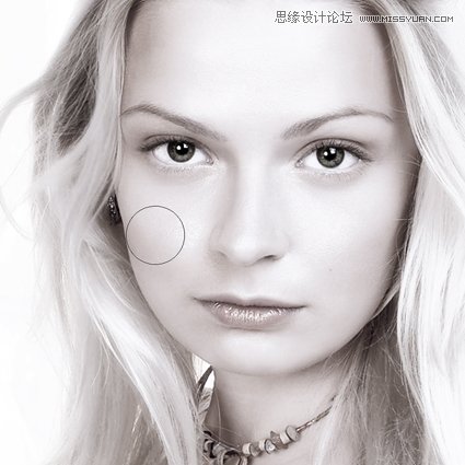 Photoshop调出国外美女照片白发柔美效果