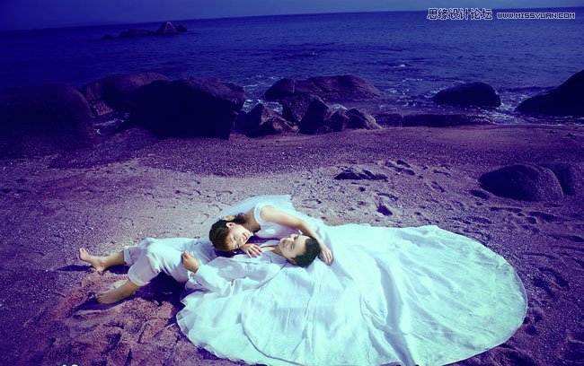 Photoshop调出紫色调海边婚纱照