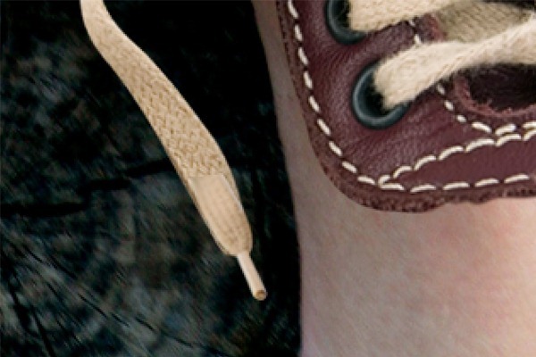 Photoshop合成长在脚上的神奇鞋子