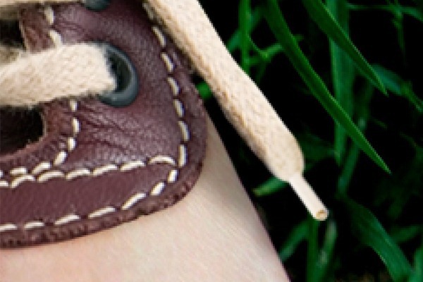 Photoshop合成长在脚上的神奇鞋子