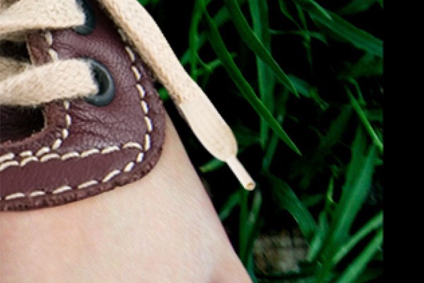 Photoshop合成长在脚上的神奇鞋子