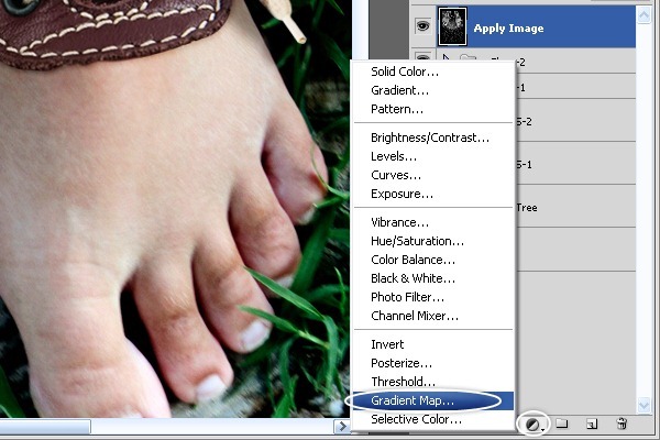 Photoshop合成长在脚上的神奇鞋子