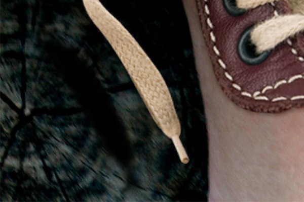 Photoshop合成长在脚上的神奇鞋子