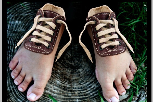 Photoshop合成长在脚上的神奇鞋子