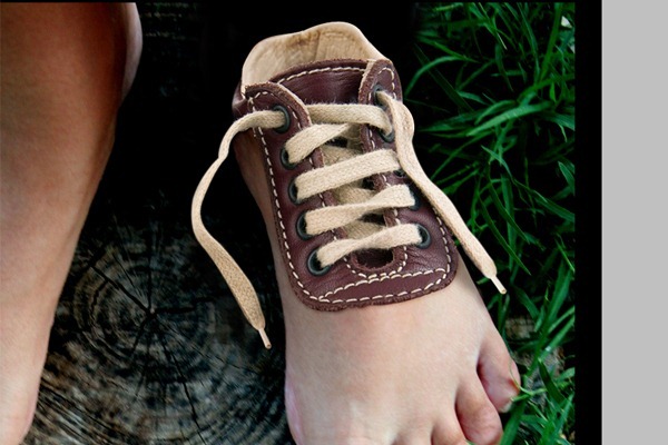 Photoshop合成长在脚上的神奇鞋子