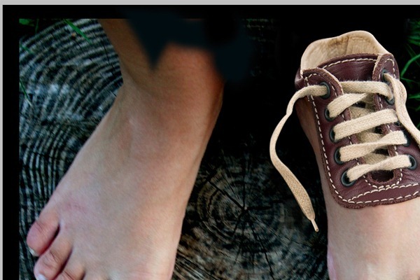 Photoshop合成长在脚上的神奇鞋子