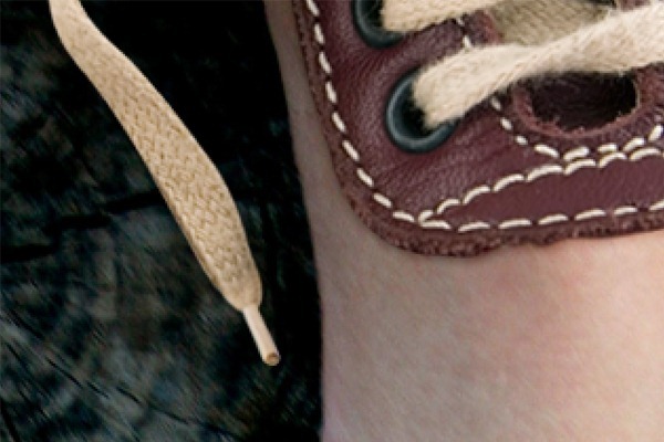 Photoshop合成长在脚上的神奇鞋子