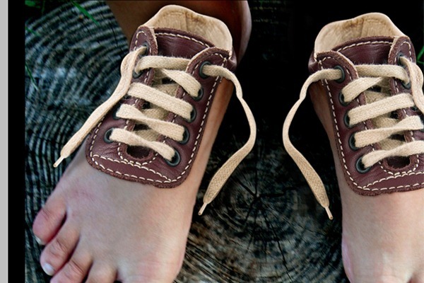 Photoshop合成长在脚上的神奇鞋子