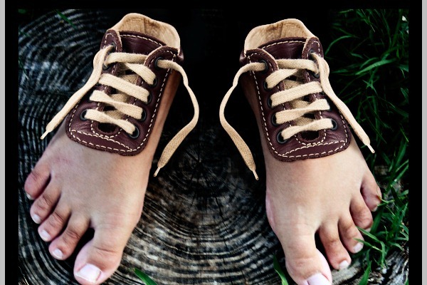 Photoshop合成长在脚上的神奇鞋子