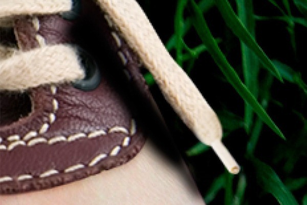 Photoshop合成长在脚上的神奇鞋子