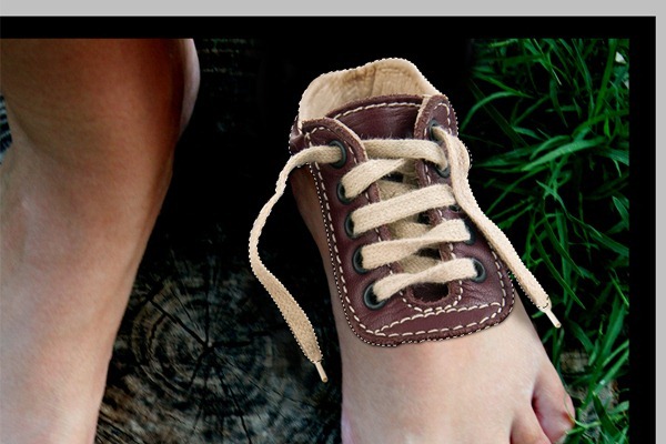 Photoshop合成长在脚上的神奇鞋子