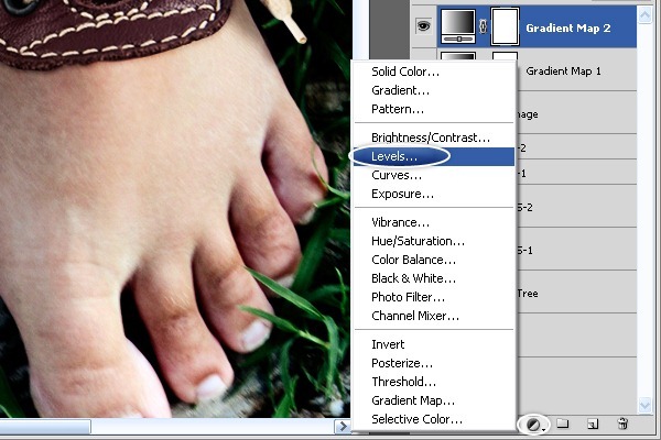 Photoshop合成长在脚上的神奇鞋子