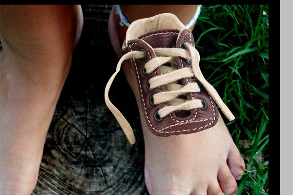 Photoshop合成长在脚上的神奇鞋子