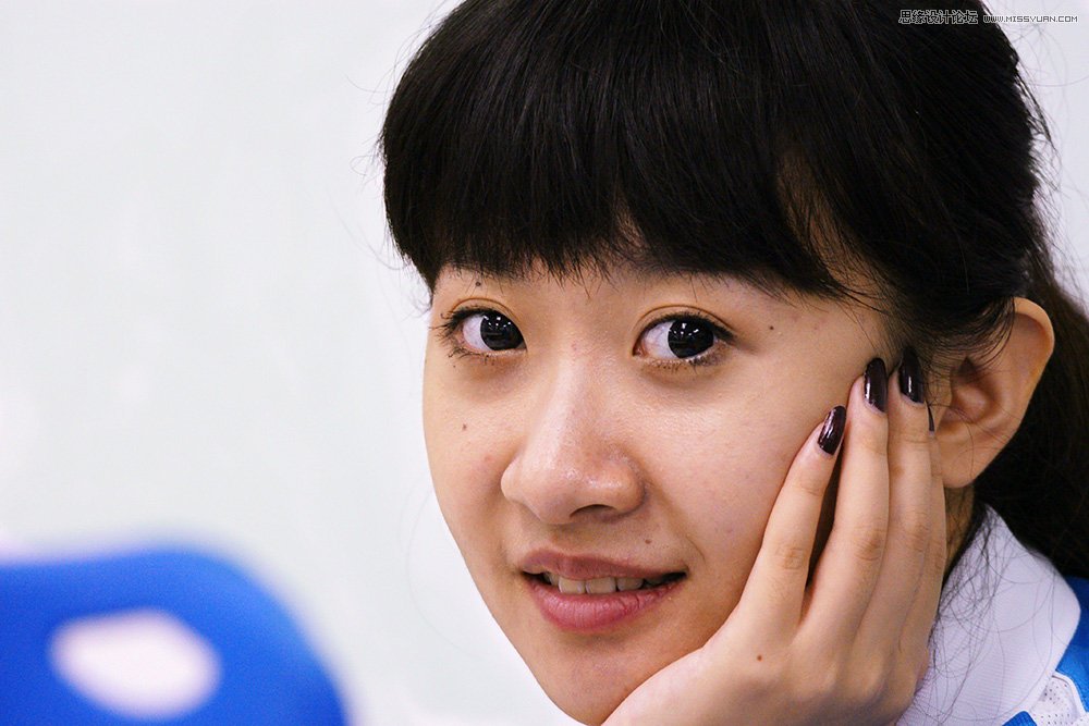 Photoshop给偏黄色人物校色以及后期修饰