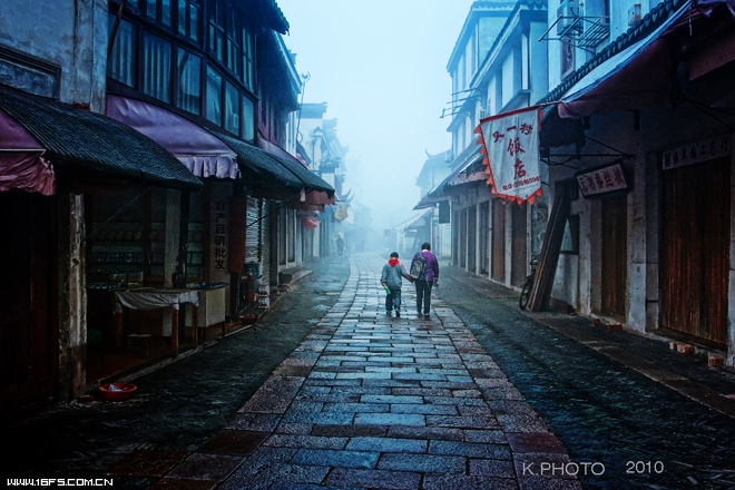 Photoshop调出普通照片暖黄怀旧HDR效果